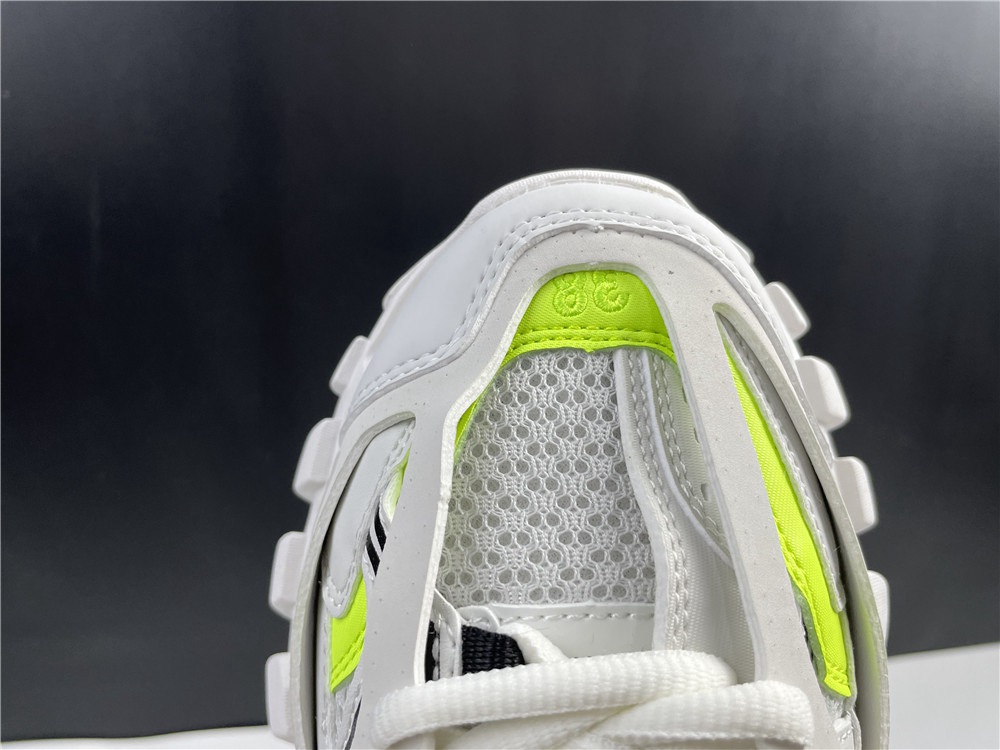 BLG sneaker track